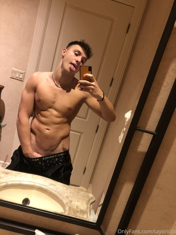 Sensational Authentic tiktok star Tayo Ricci pic leaks Clip