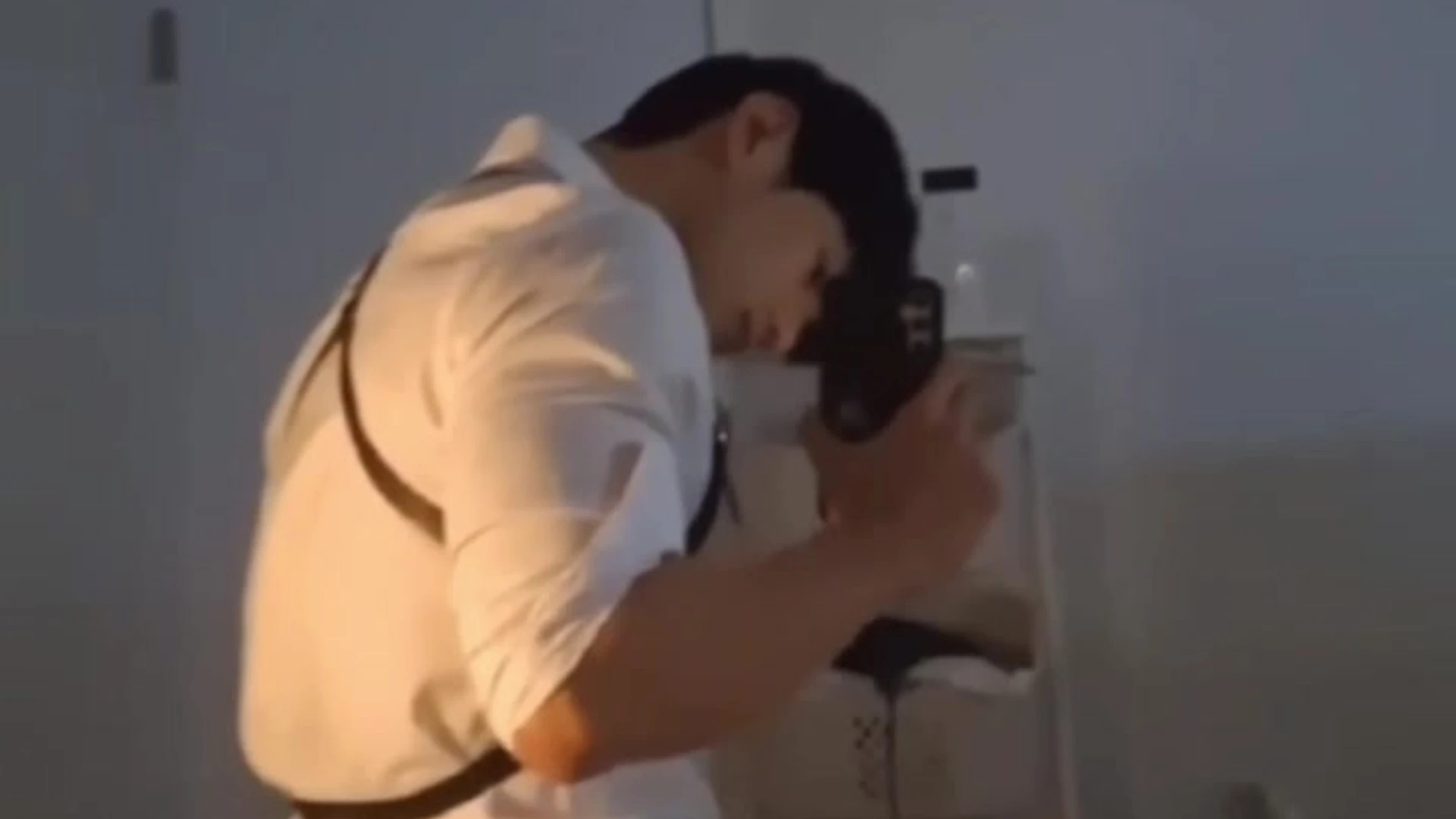 Korean hunk 이 상현  qkrgktkxks cums in white jeans