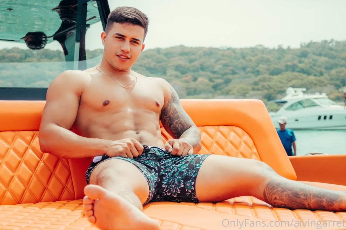 male bimbo   galán alvingarret onlyfans nudes