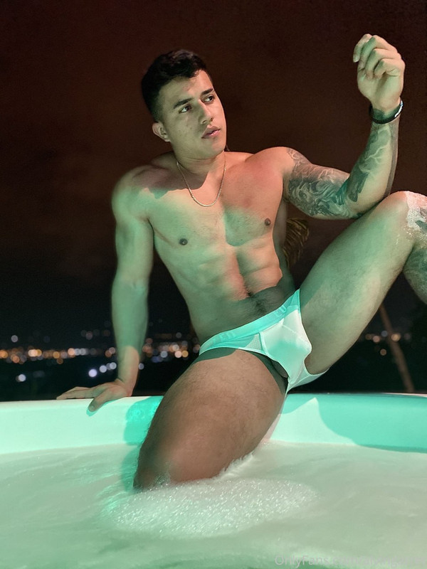 macho Garret Alvin pic porn Exposed
