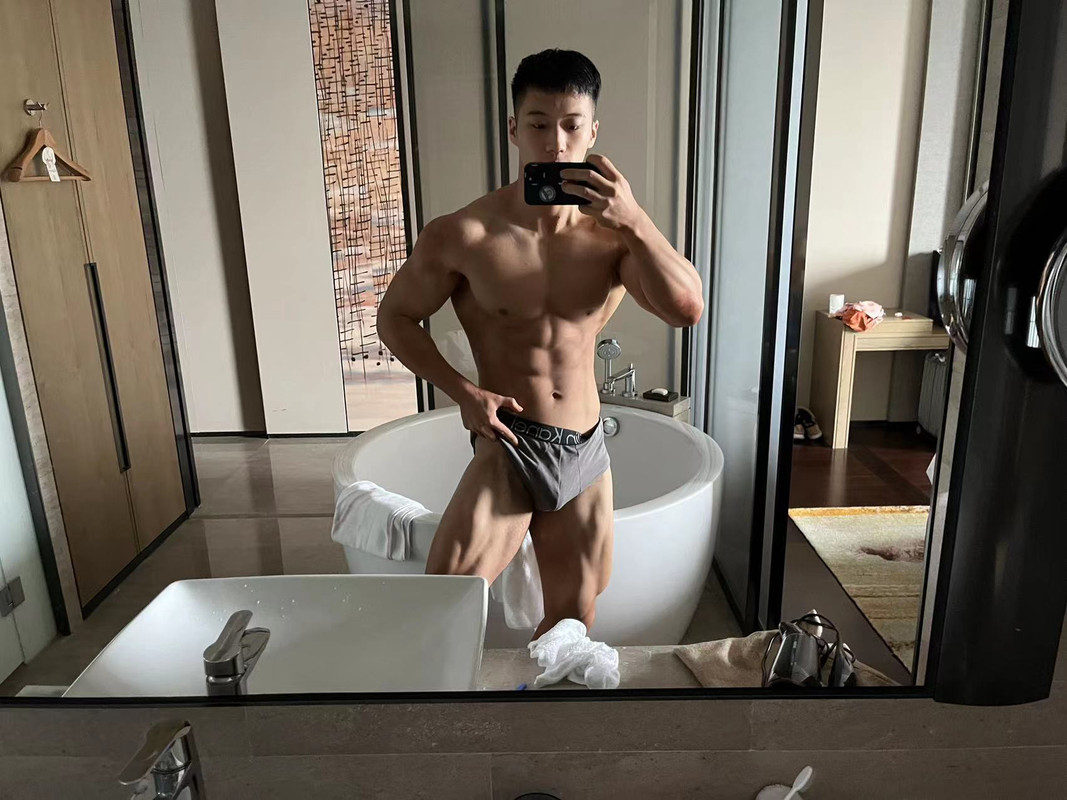 Epic muscle 韩郅鹏 色情 韩郅鹏