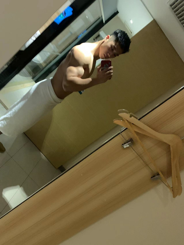 Sensational e-boy muscles 韩郅鹏