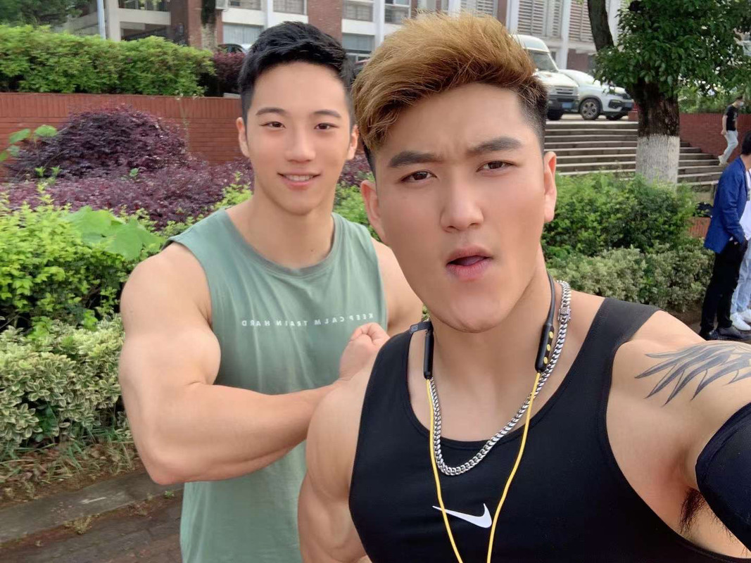Exposed 武汉体育学院 韩郅鹏 onlyfans leaked