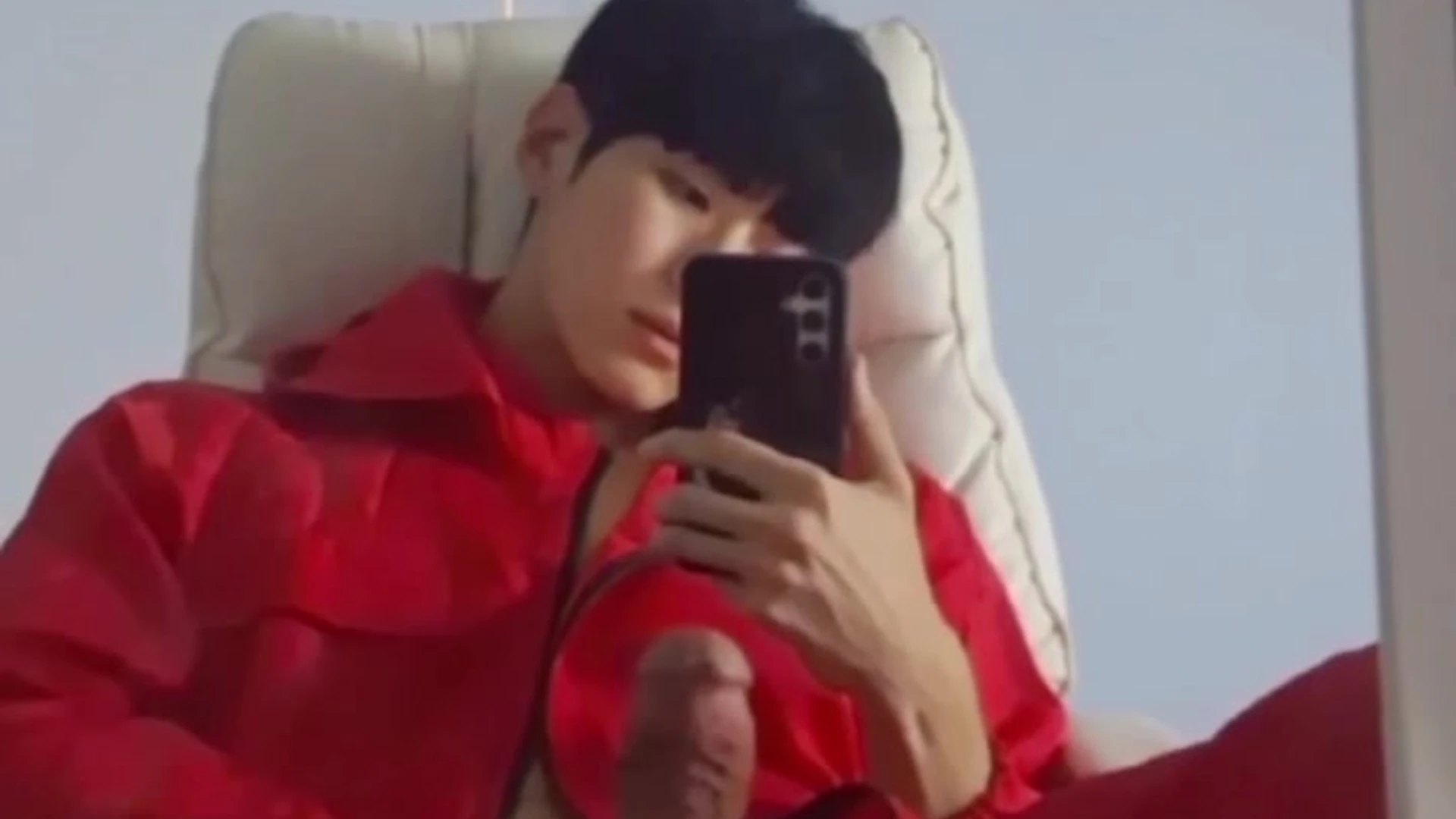 Korean hunk 이 상현  qkrgktkxks cums as Squid game guard again