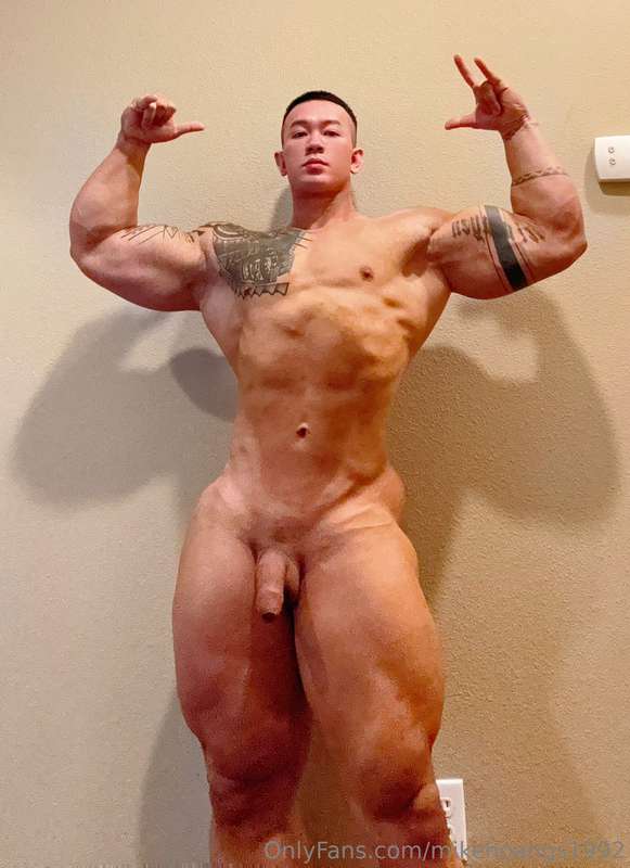 shy bodybuilder mikehoangs1992   Exclusive video full