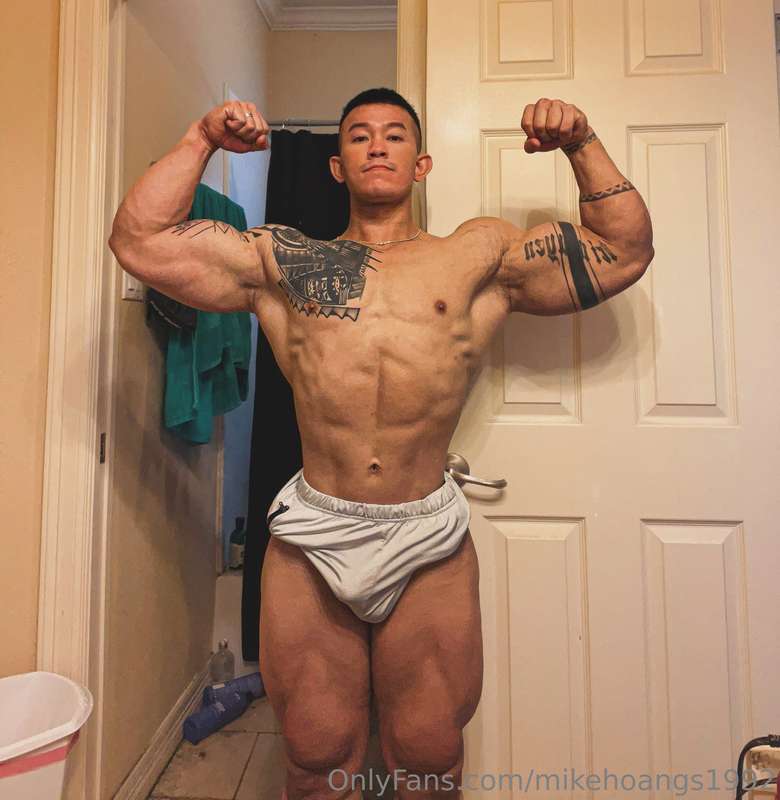 Exposed muscles HOANG NGOC THANH nsfw