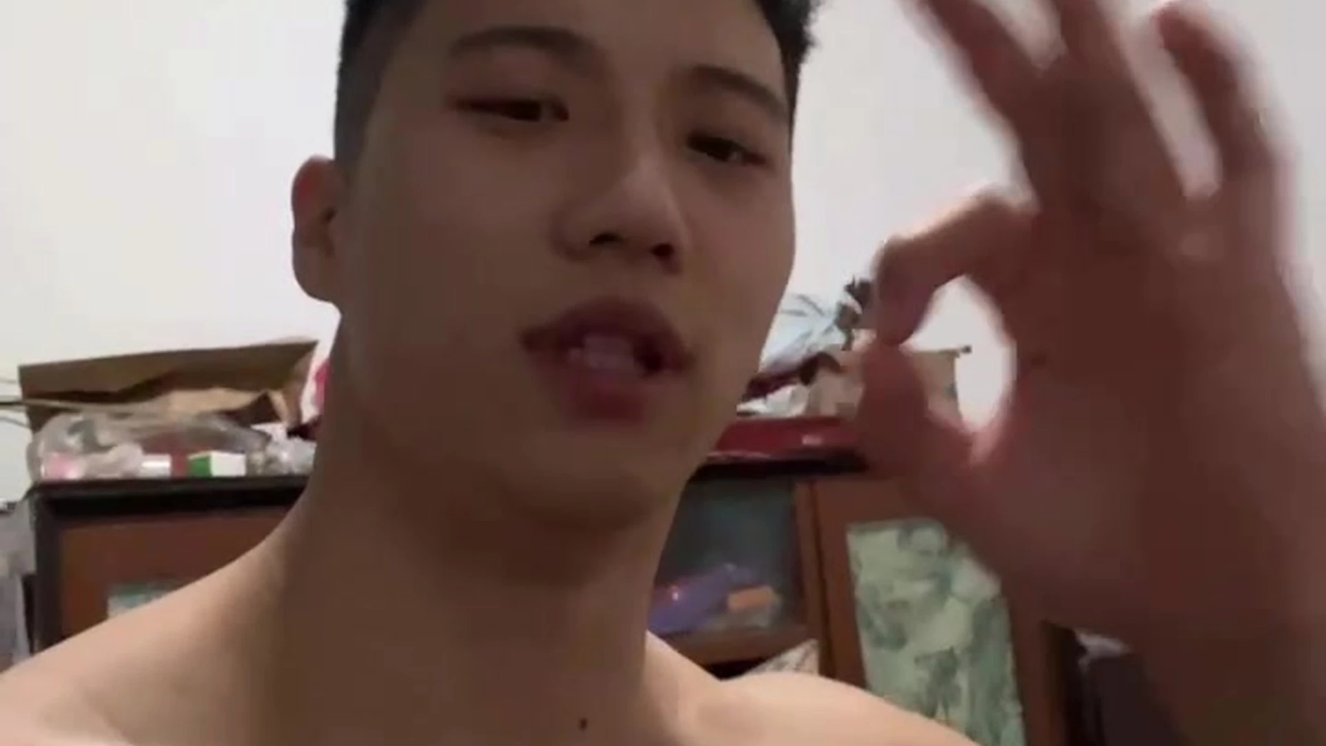 韩郅鹏 韩郅鹏 nude pecs Sensational