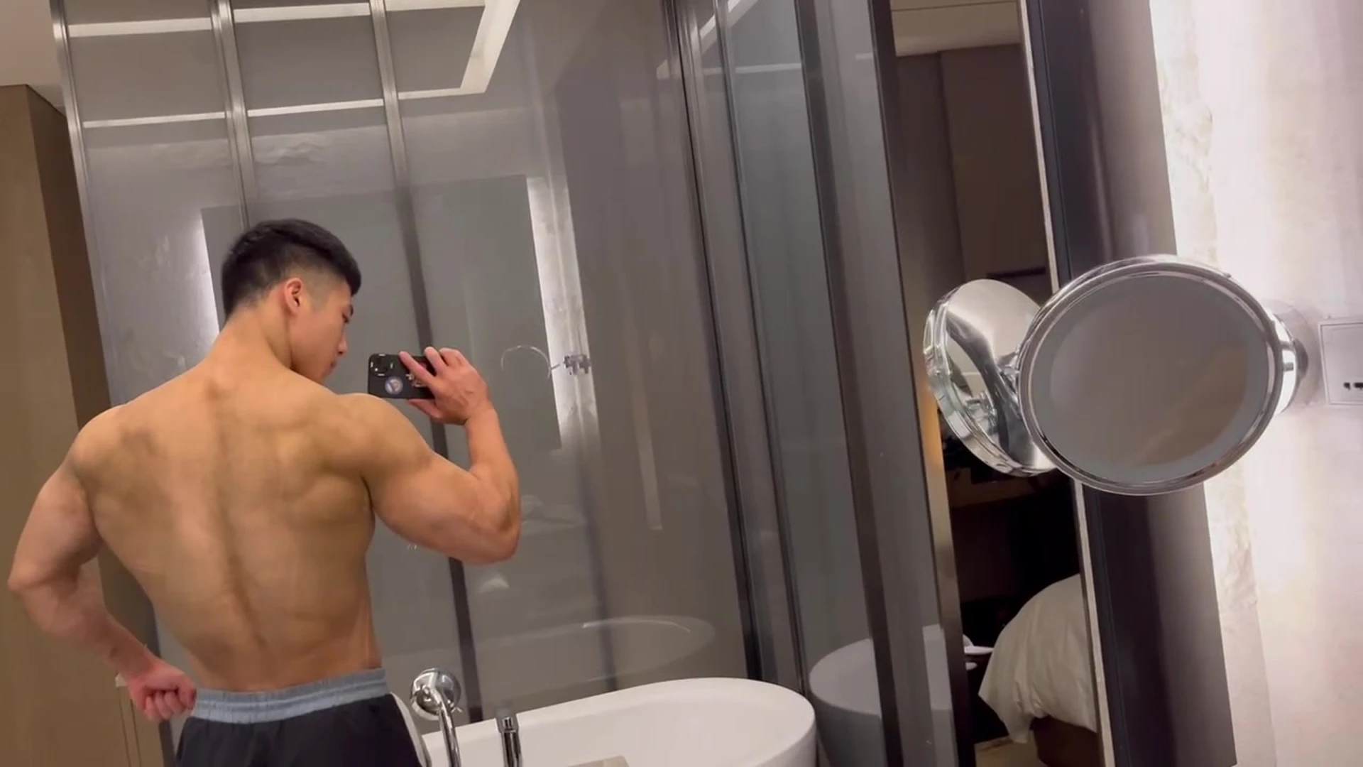 sexy hunk 韩郅鹏 Leak exposed Full Movie Sensational