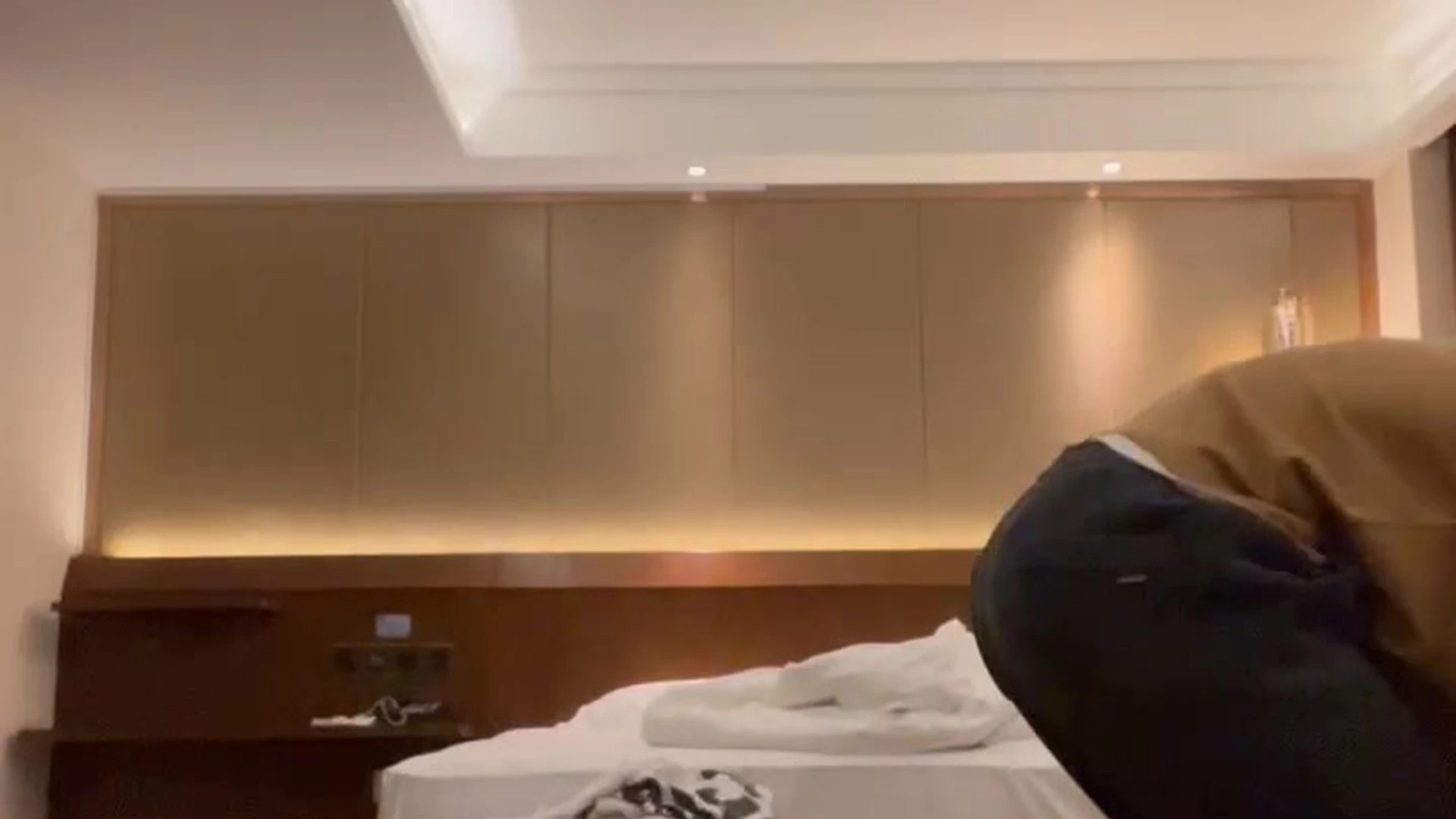 Sincere hunk 韩郅鹏 reddit