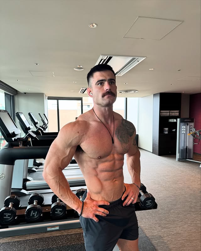 Exposed ass  Brendon Wharton onlyfan