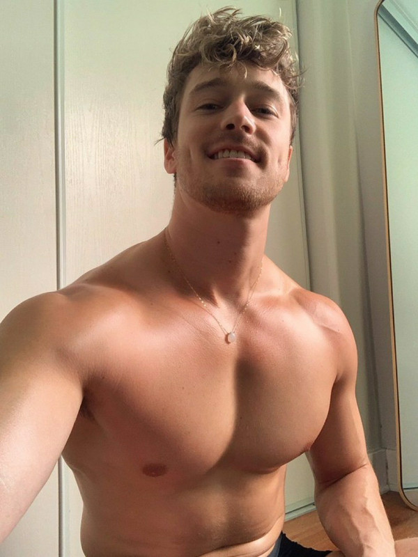owenrobert Owen Robert nude hunk EXPOSED