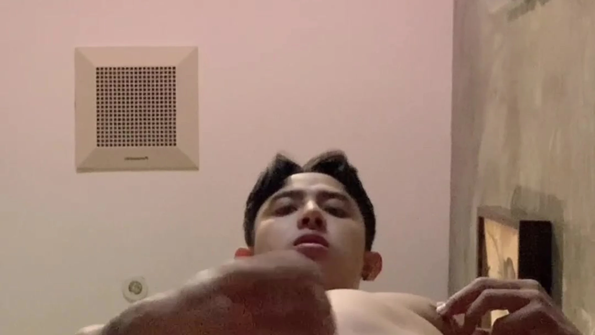 แอบชักว่าวบ้านเพื่อนสุดเงี่ยน  by  bigbank2535  from OnlyFans