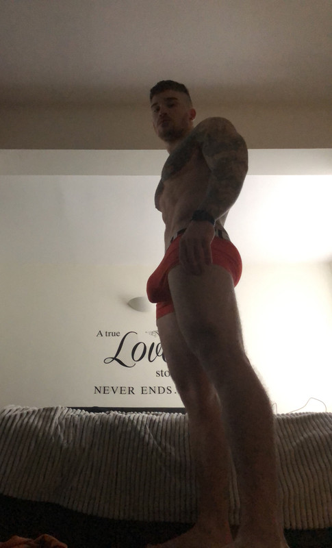 Empowered personal trainer Chris Hatton onlyfans videos