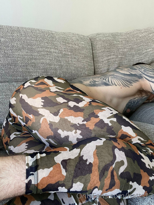Skilled personal trainer Chris Hatton   EXPOSED