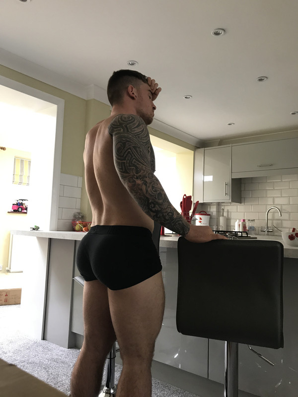 Sensational personal trainer Hatts17 big pecs