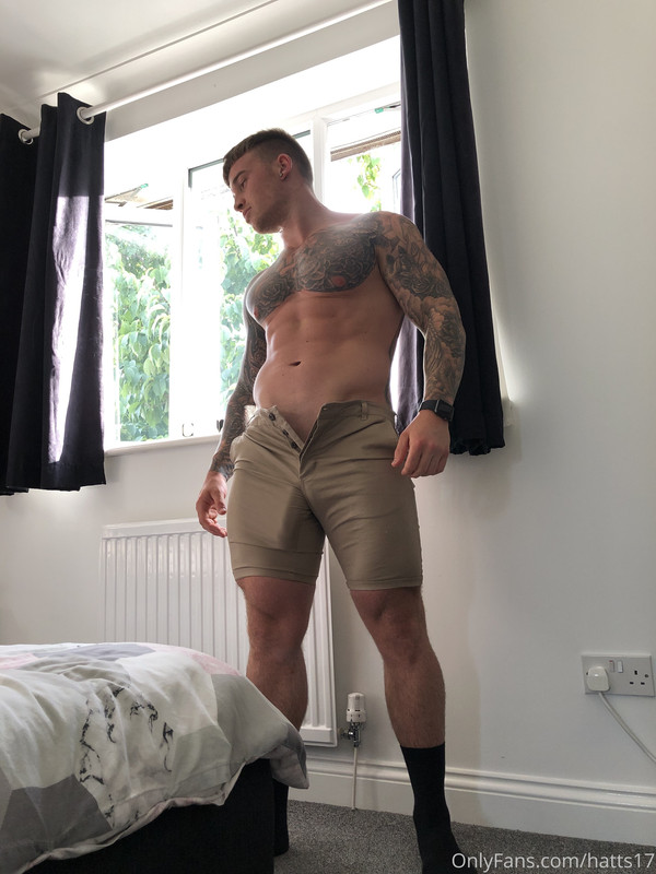 Affectionate personal trainer Chris Hatton of leaks