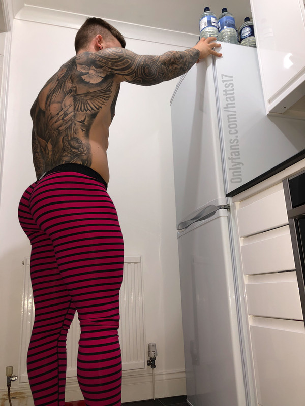 Exposed brave personal trainer Chris Hatton Porn EXPOSED