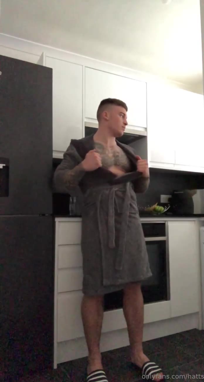 Amicable masturbating personal trainer Chris Hatton leak pic