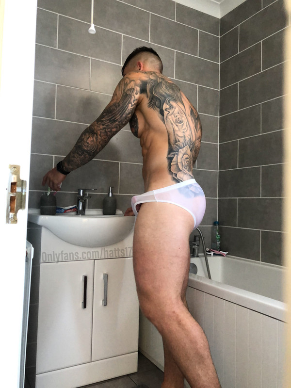 adorable personal trainer Chris Hatton