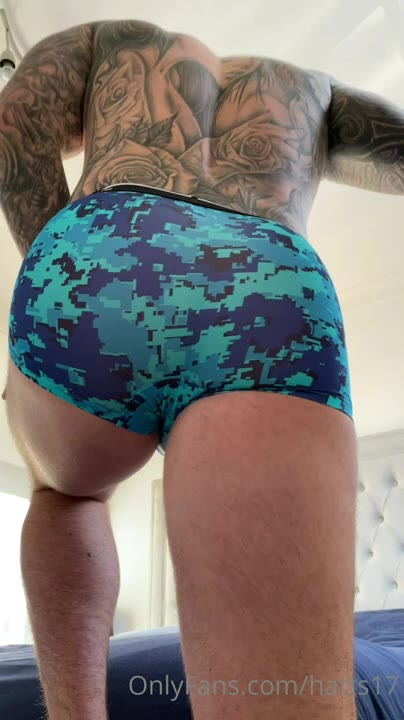 adorable wanking off personal trainer Chris Hatton leaks