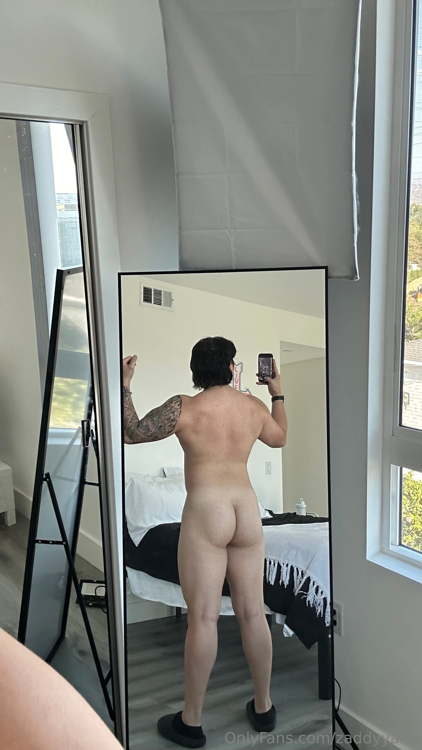 bitch boy JERKING OFF  Zaddy Yang zaddyyang Onlyfans Leaks