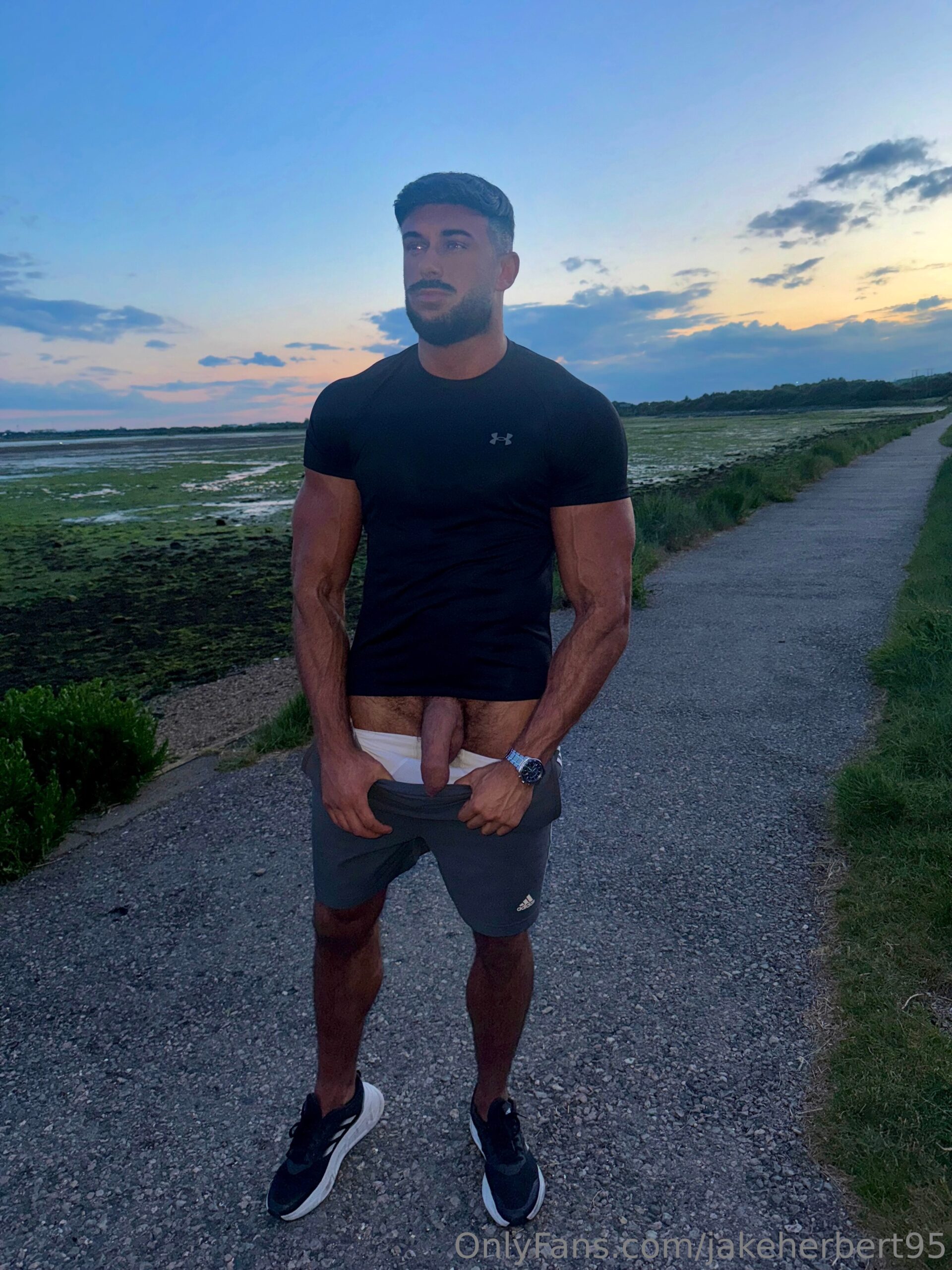 play with cock bigjakeherbert Jake Herbert Naked Leaks