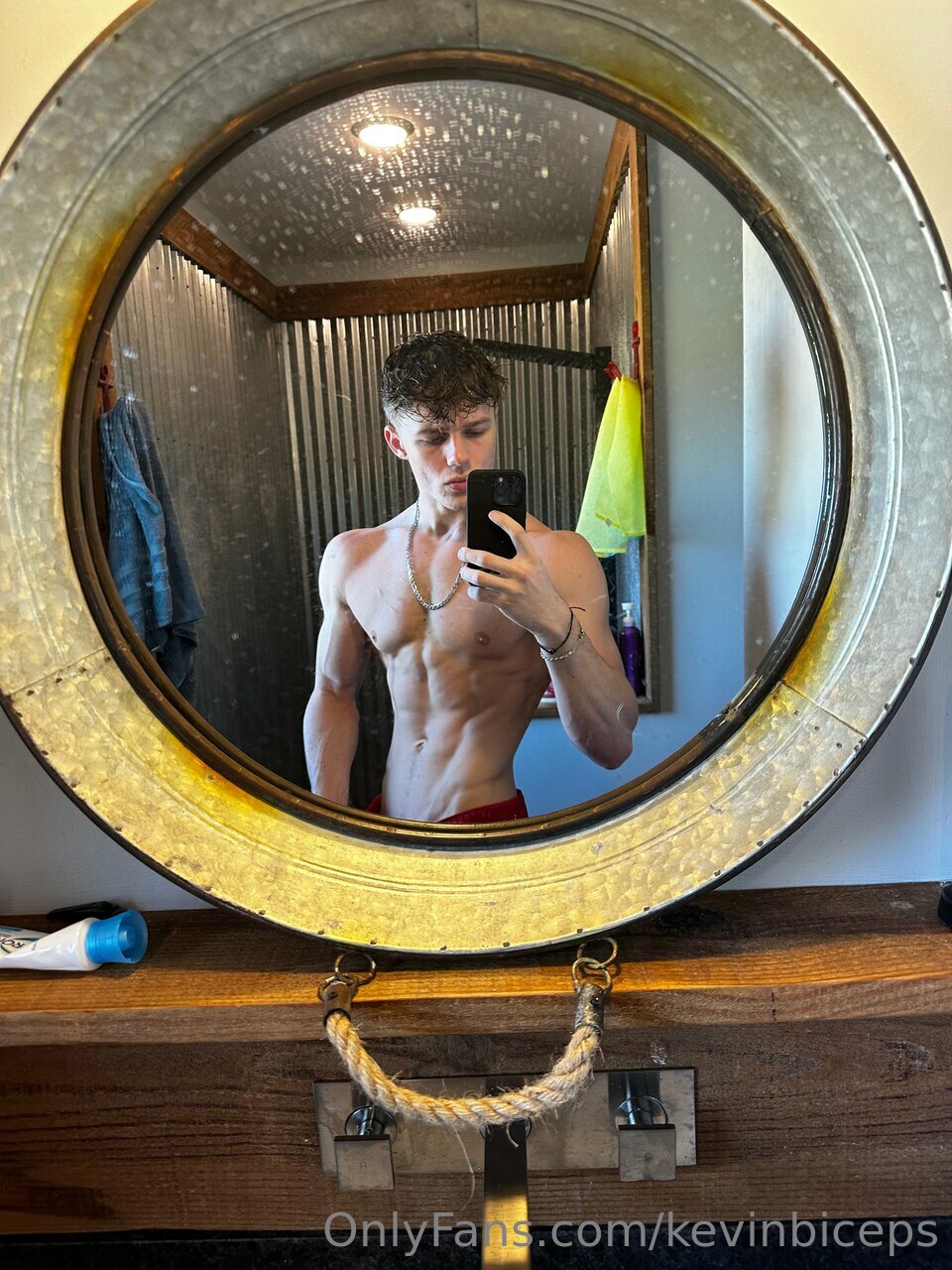 cumming kevinbiceps abs  Exposed