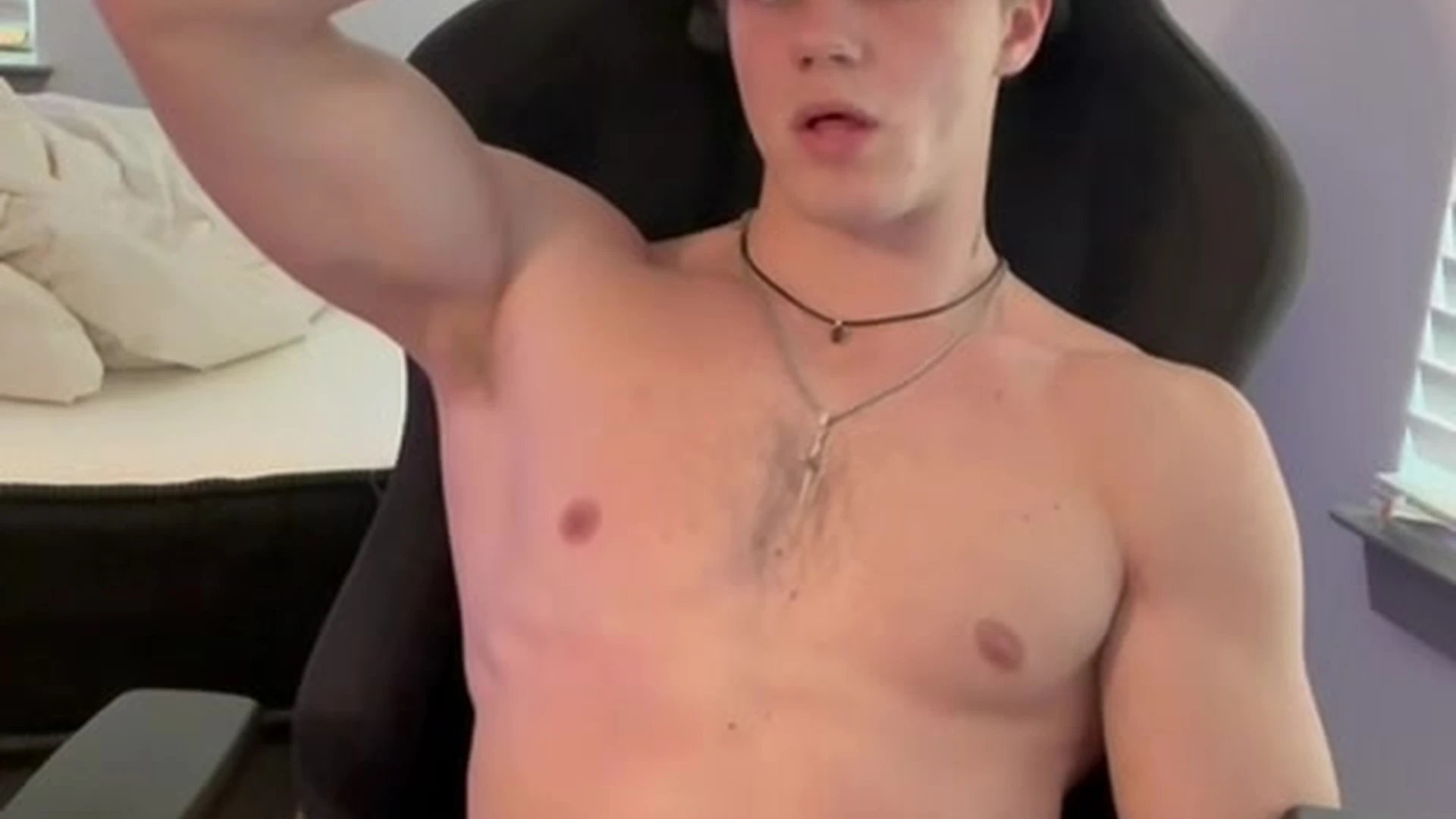 Exposed Motivated cumming kevlarlifts   Clip