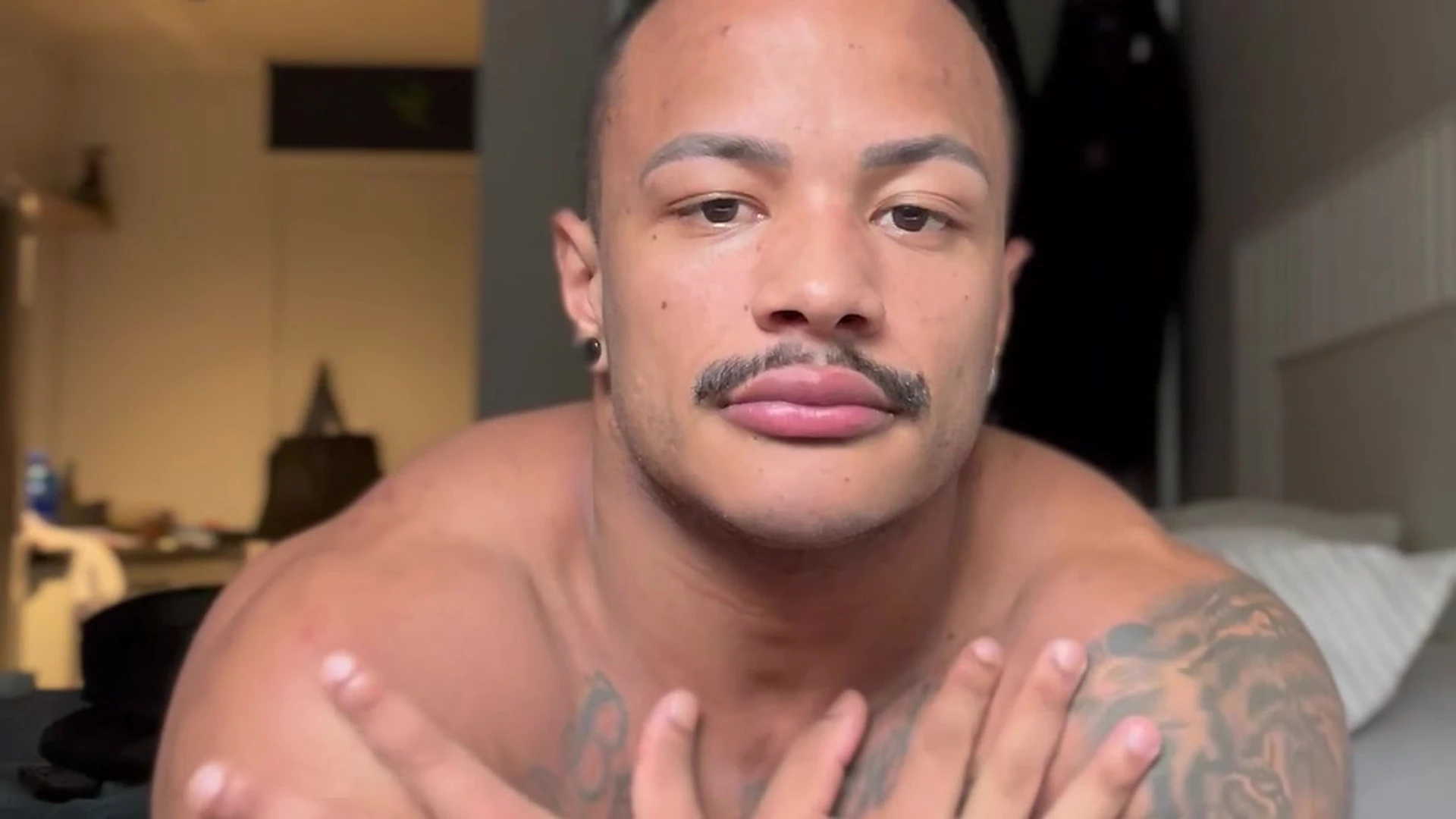 Affable  stud JÉRRI GOMES sex Epic