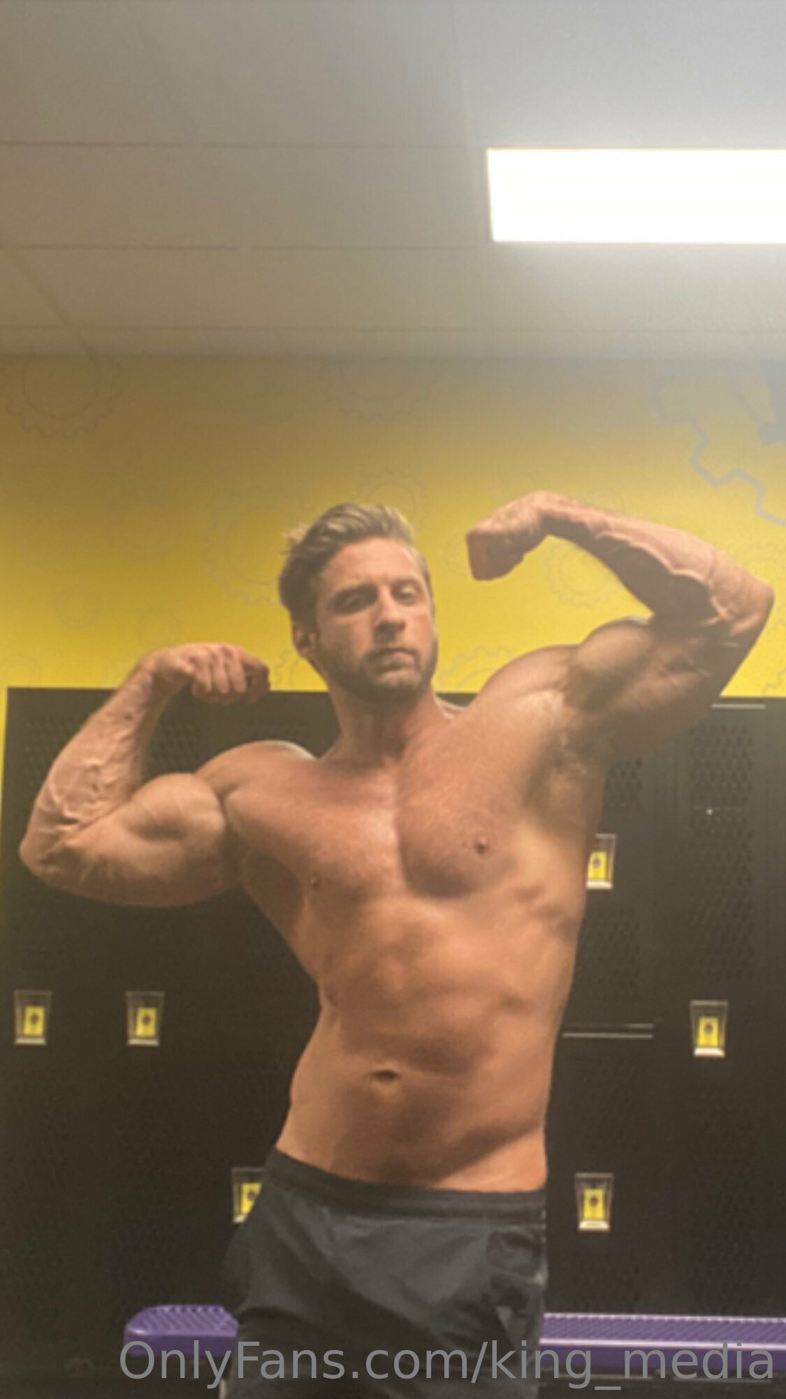 Authentic hunk domking   Video