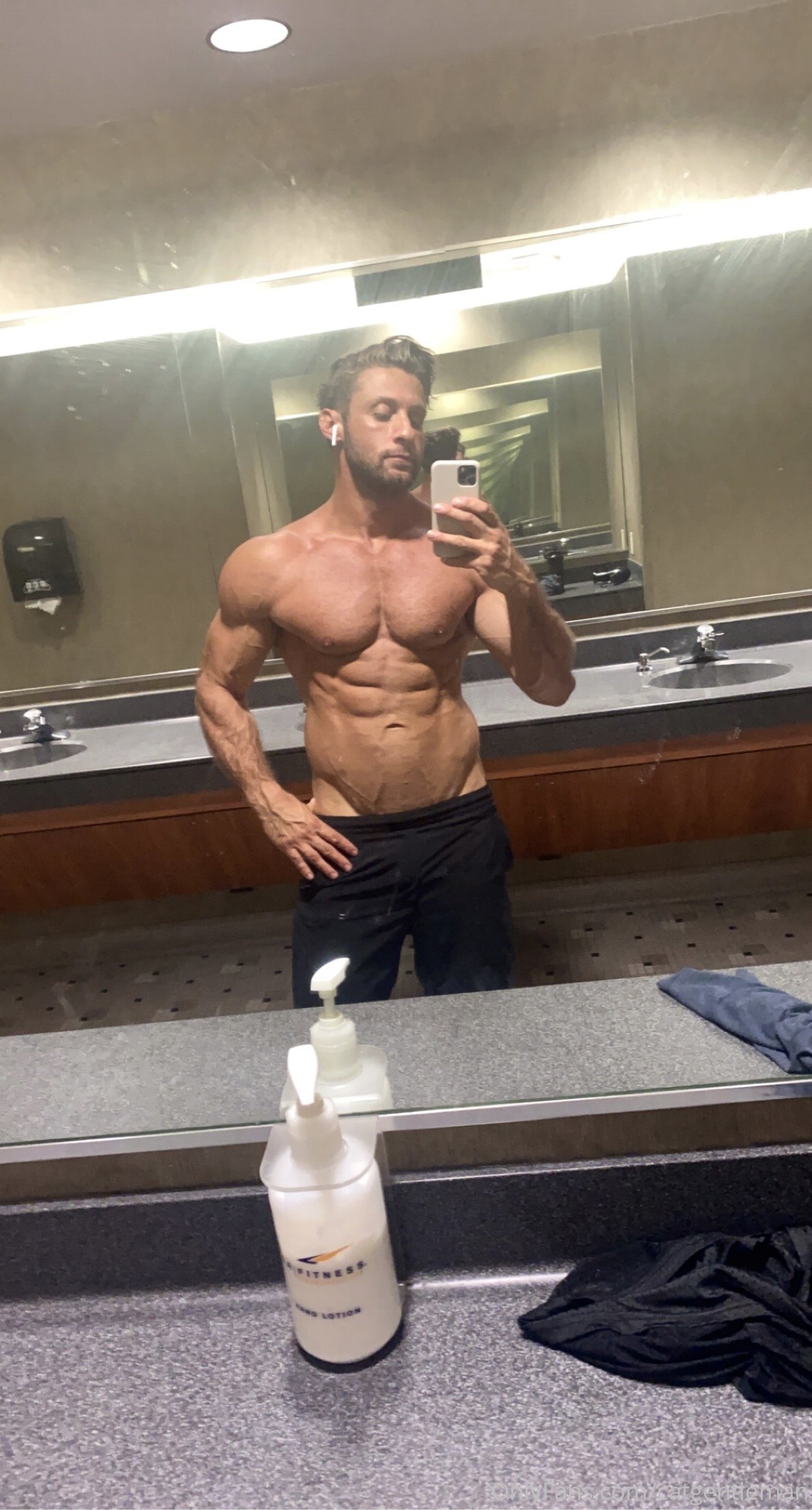 king_media Dom King nude hunk Exposed