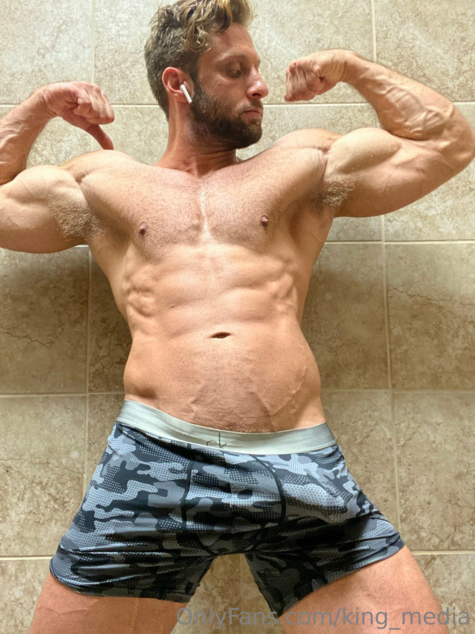 hunky catgentleman Dom King nude hunk Epic