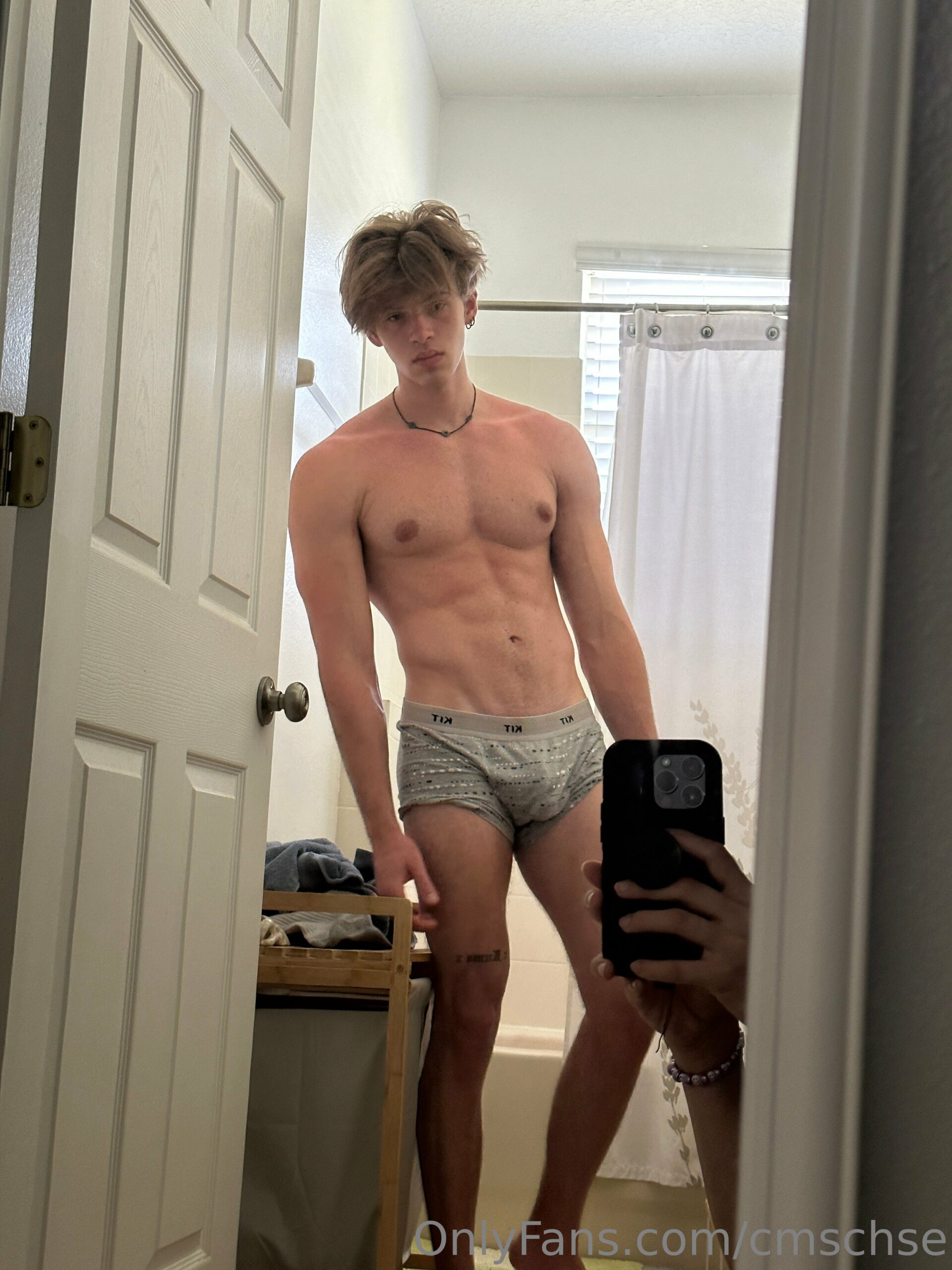 Effervescent  jock Chase Stobbe fapello