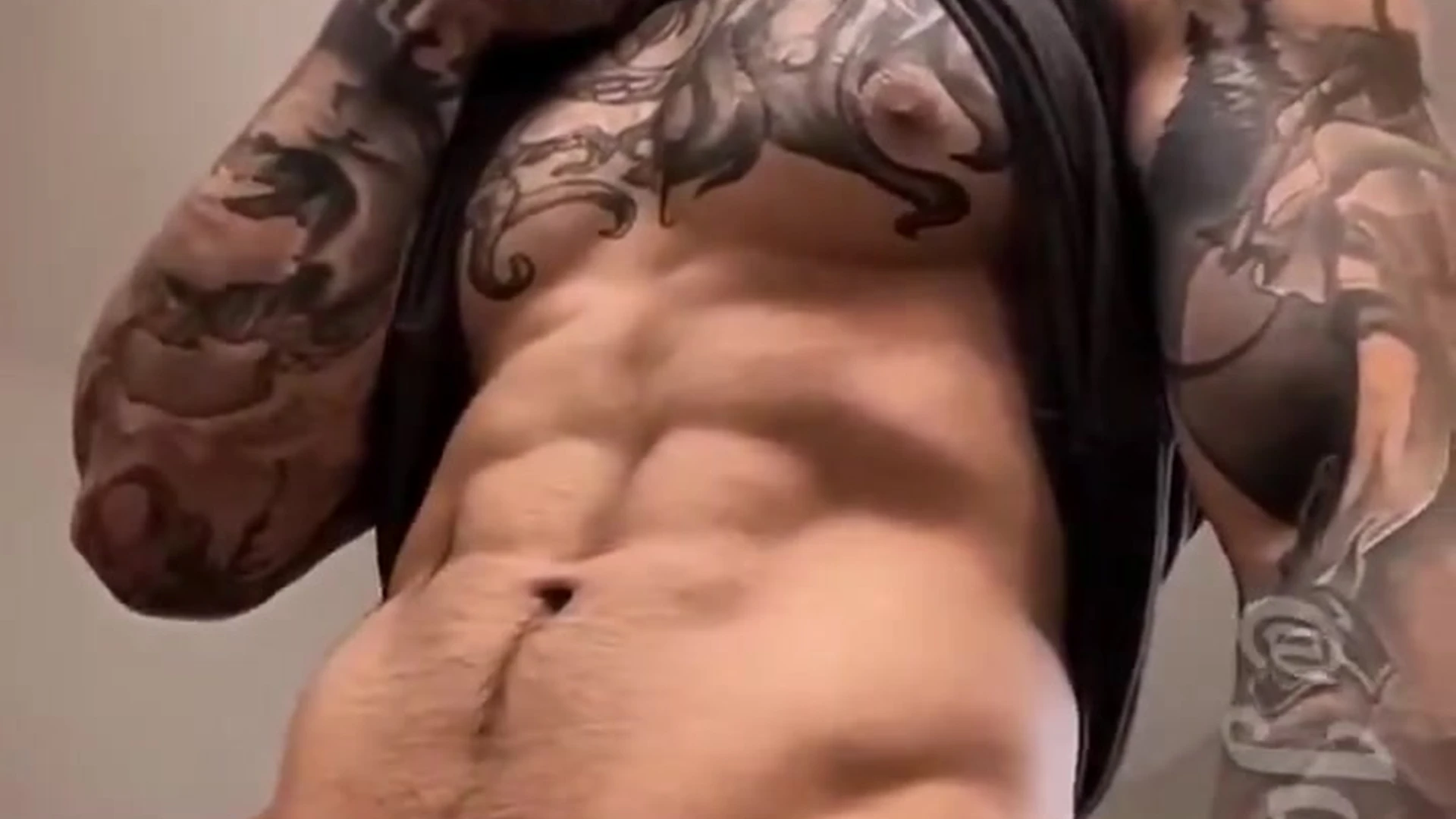 hot guy tiktoker Jakipz hunk