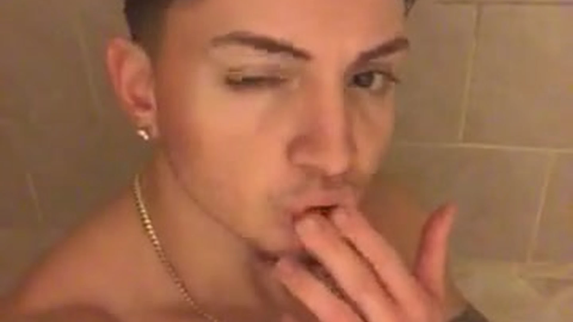 Exposed hottie verbal teenhulkfranco bussy Video