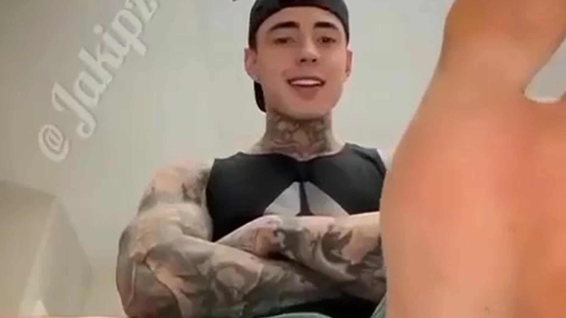 Capable playing with cock big cock Jakipz of