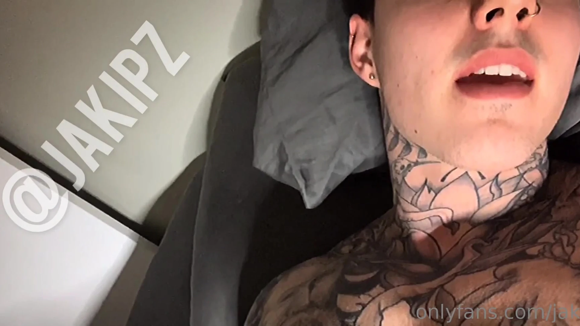 Exposed big dick Jakipz