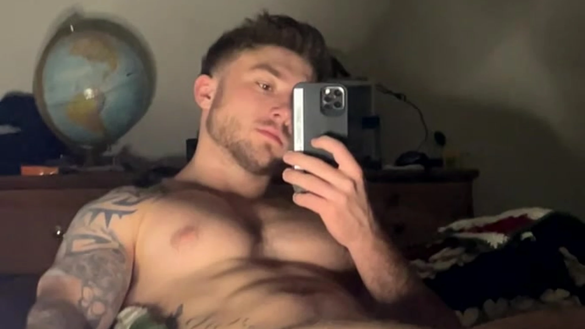 Magnetic  tiktoker garett__nolan ass