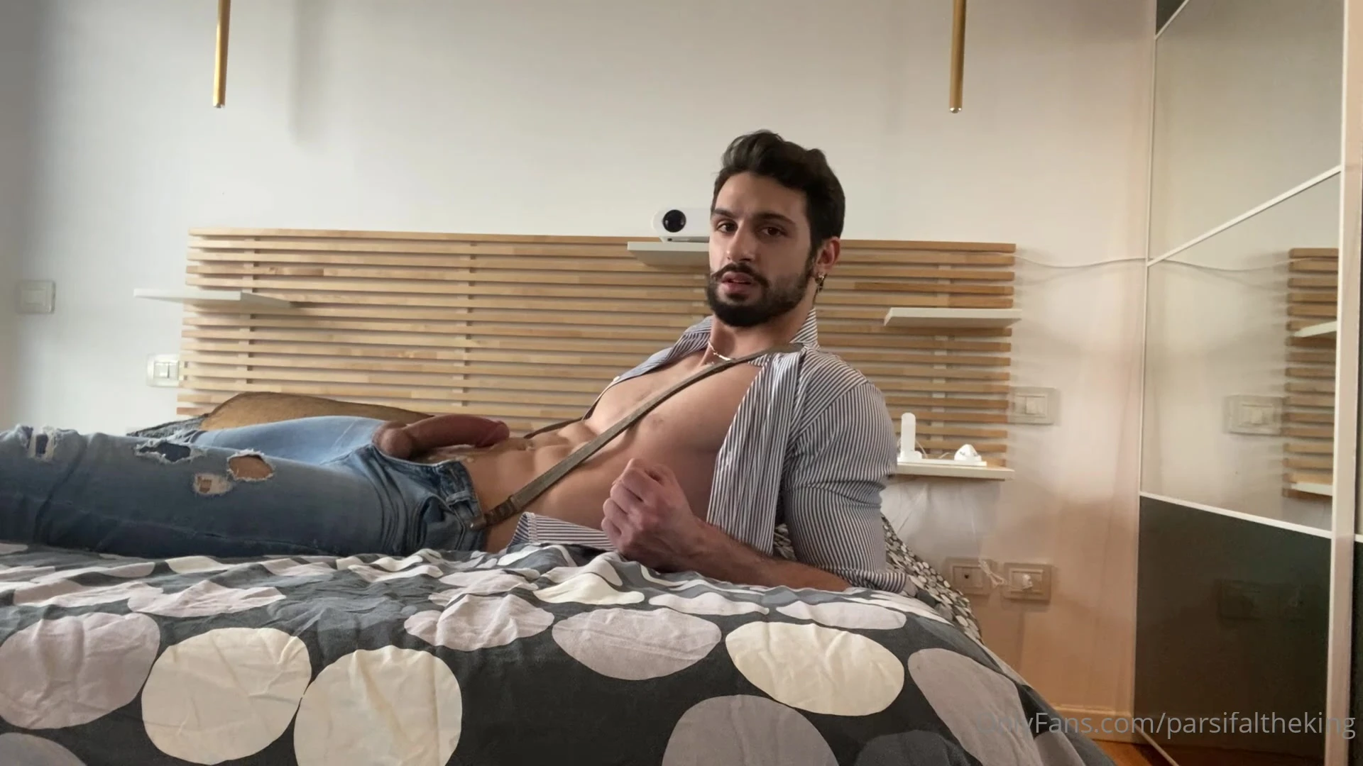 Exposed hot stud Parsifaltheking of leaks