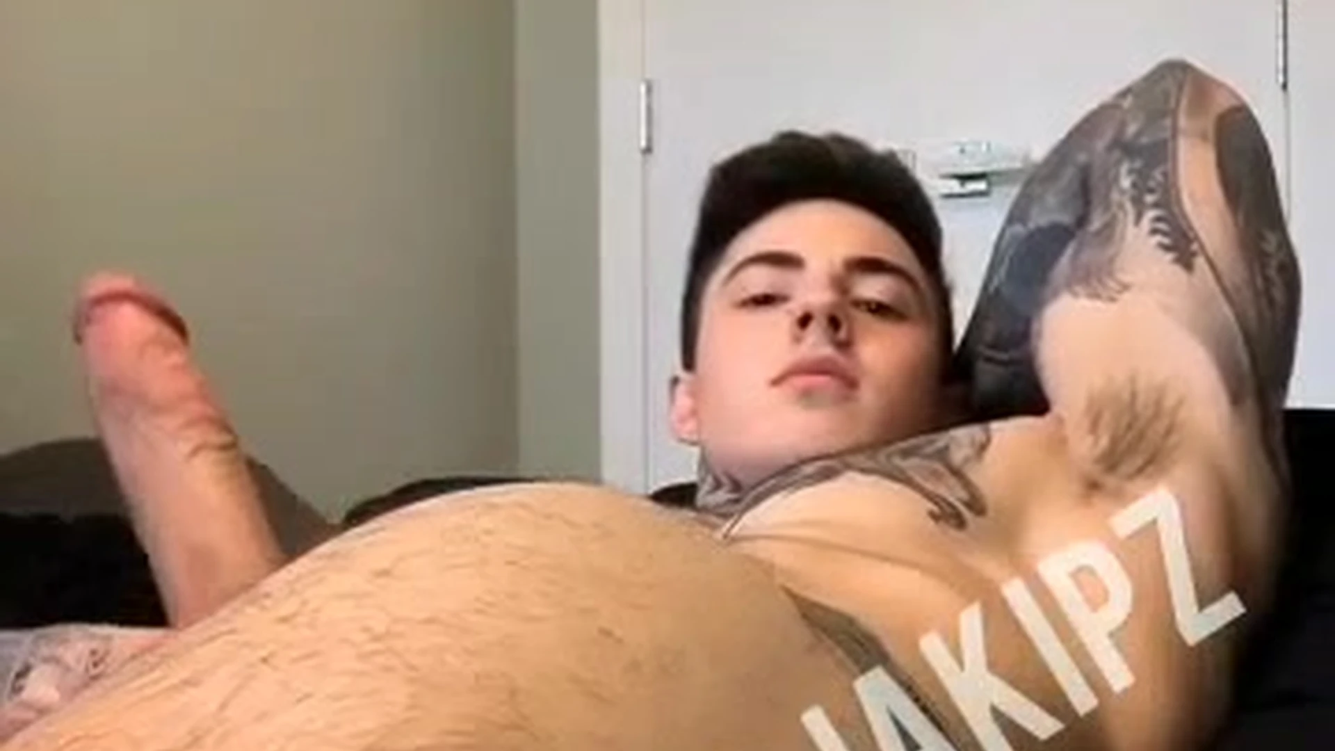 Exposed sexy slut big cock Jakipz leaked pics