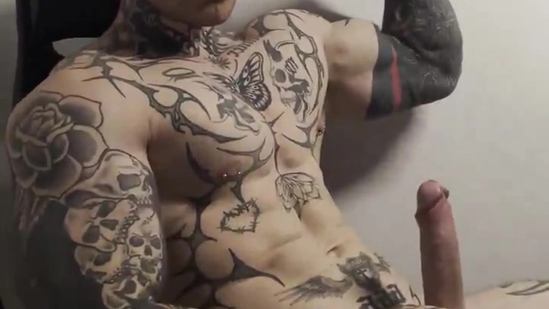 Sensational BABE tattooed martynlifts nudes Clip