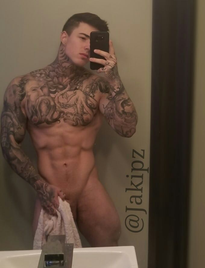 Exposed hottie big cock Jakipz Fansly