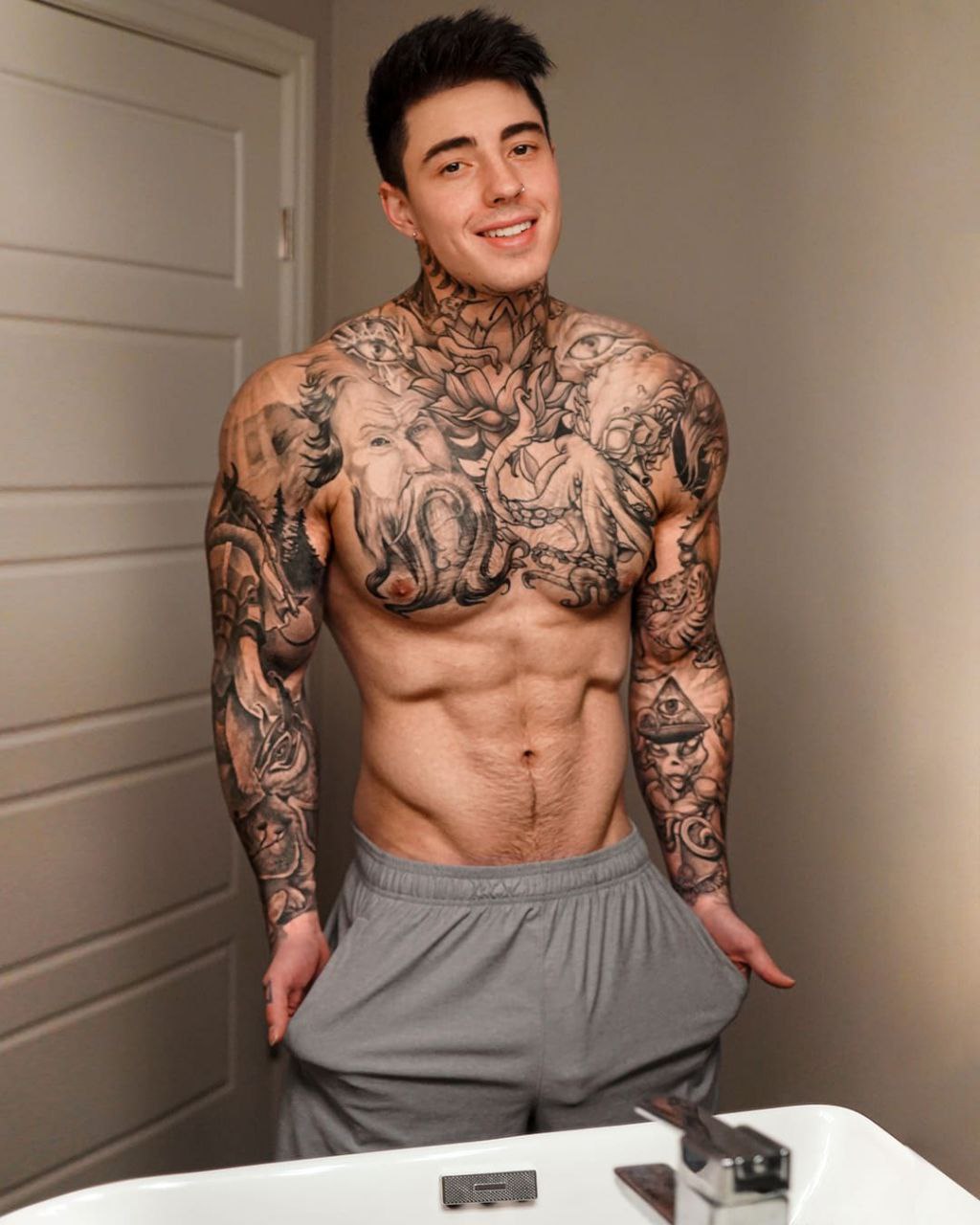 Exposed muscle big dick Jake Andrich male thot Full Clip