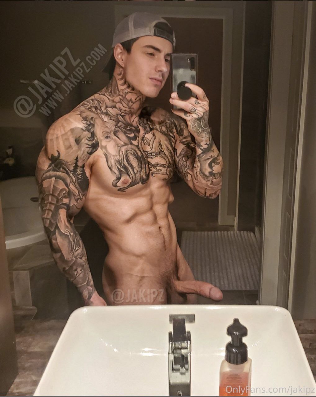 Epic influencer huge cock Jakipz  huge pecs PRIVATE