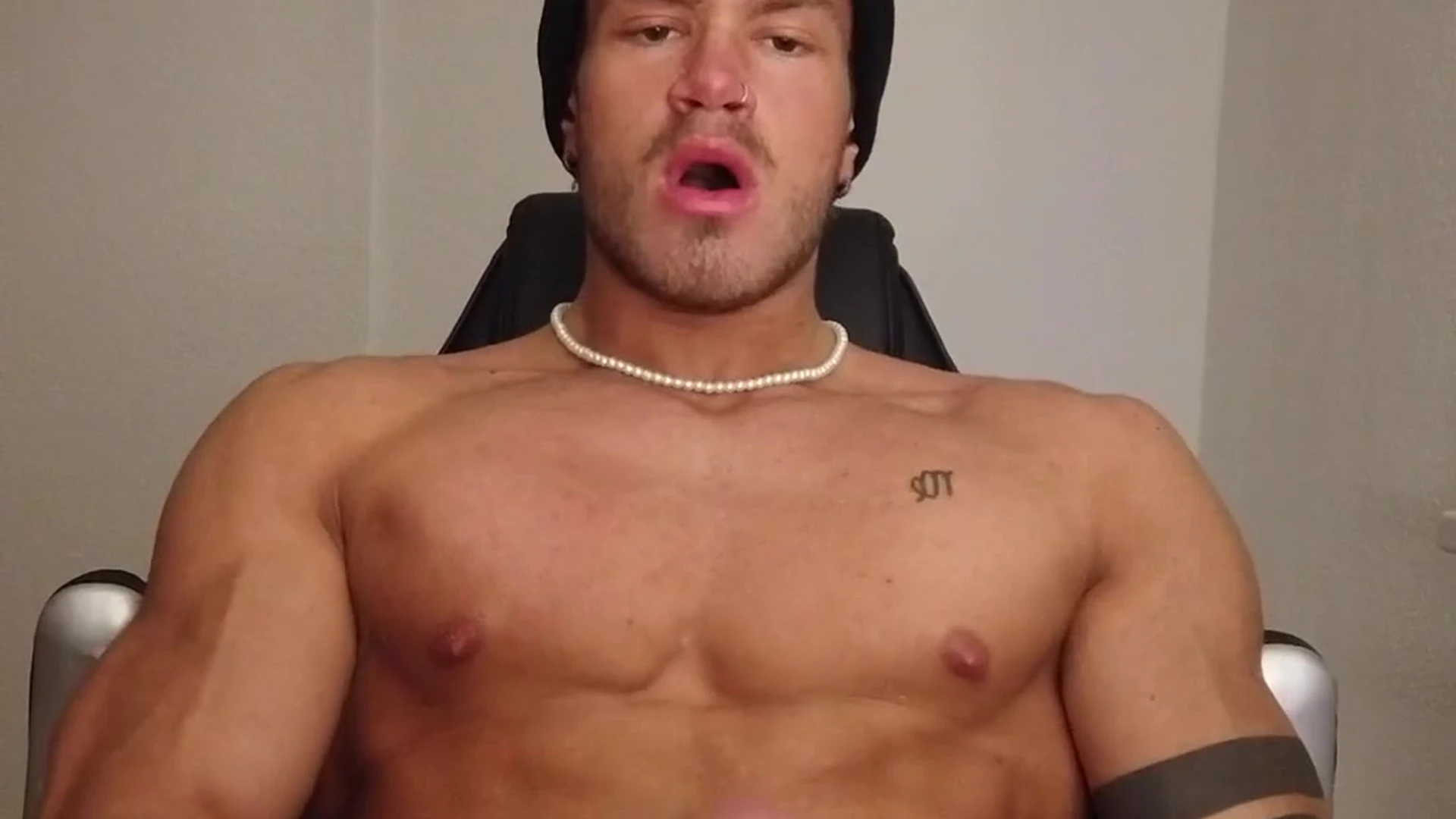 Exposed slut inked martinisdead nude