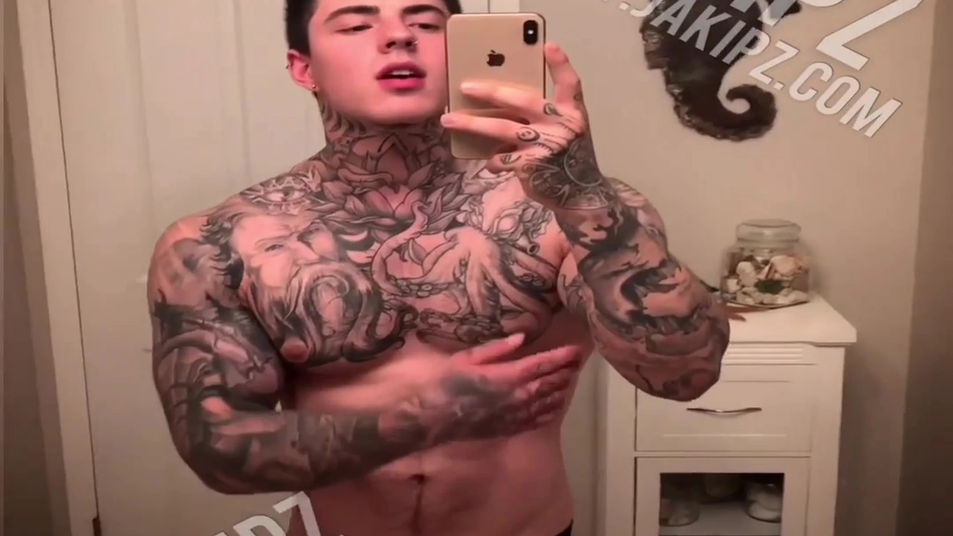 Persistent wanking off huge cock Jakipz nude porn leak