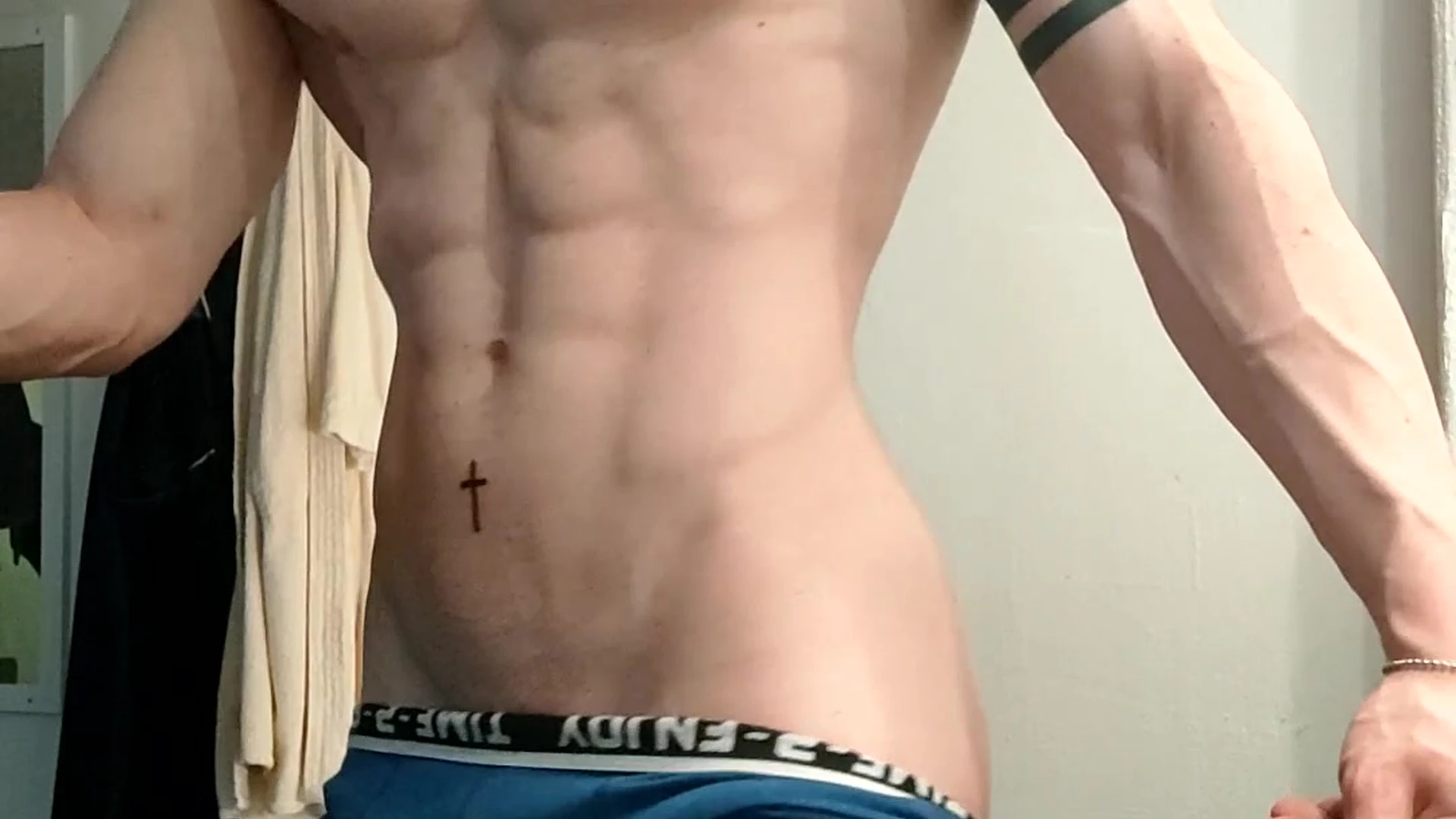 Babe wanking off big cock martinisdead sextape