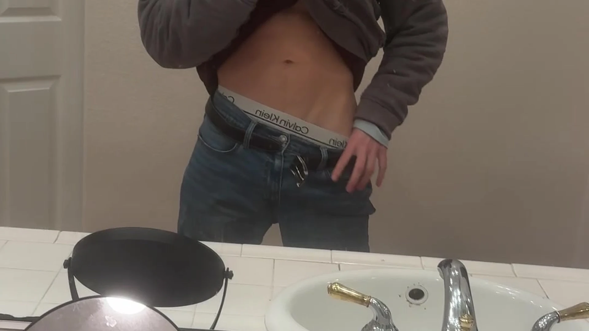 Sensational muscular FITNESS MODEL cjclarkofficial nude cock