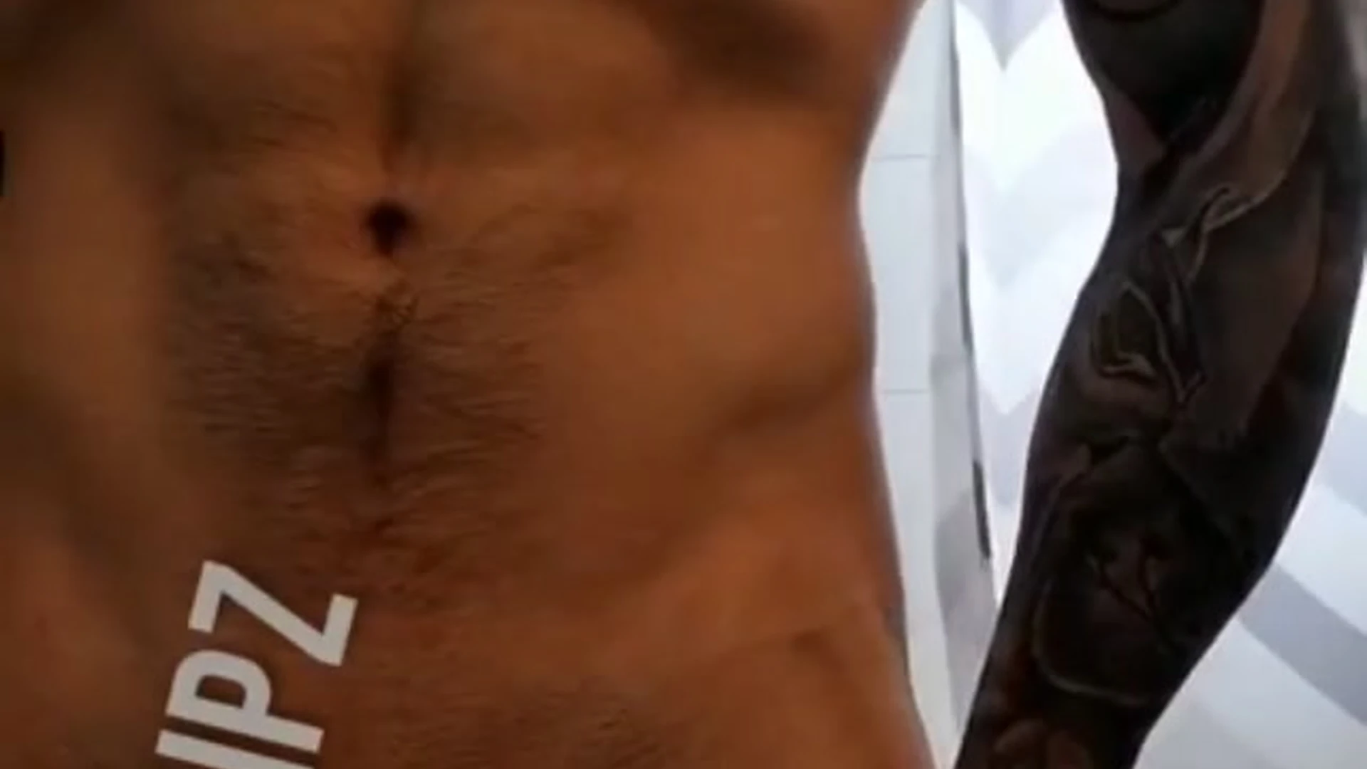 tiktok star Jakipz big pecs Vid