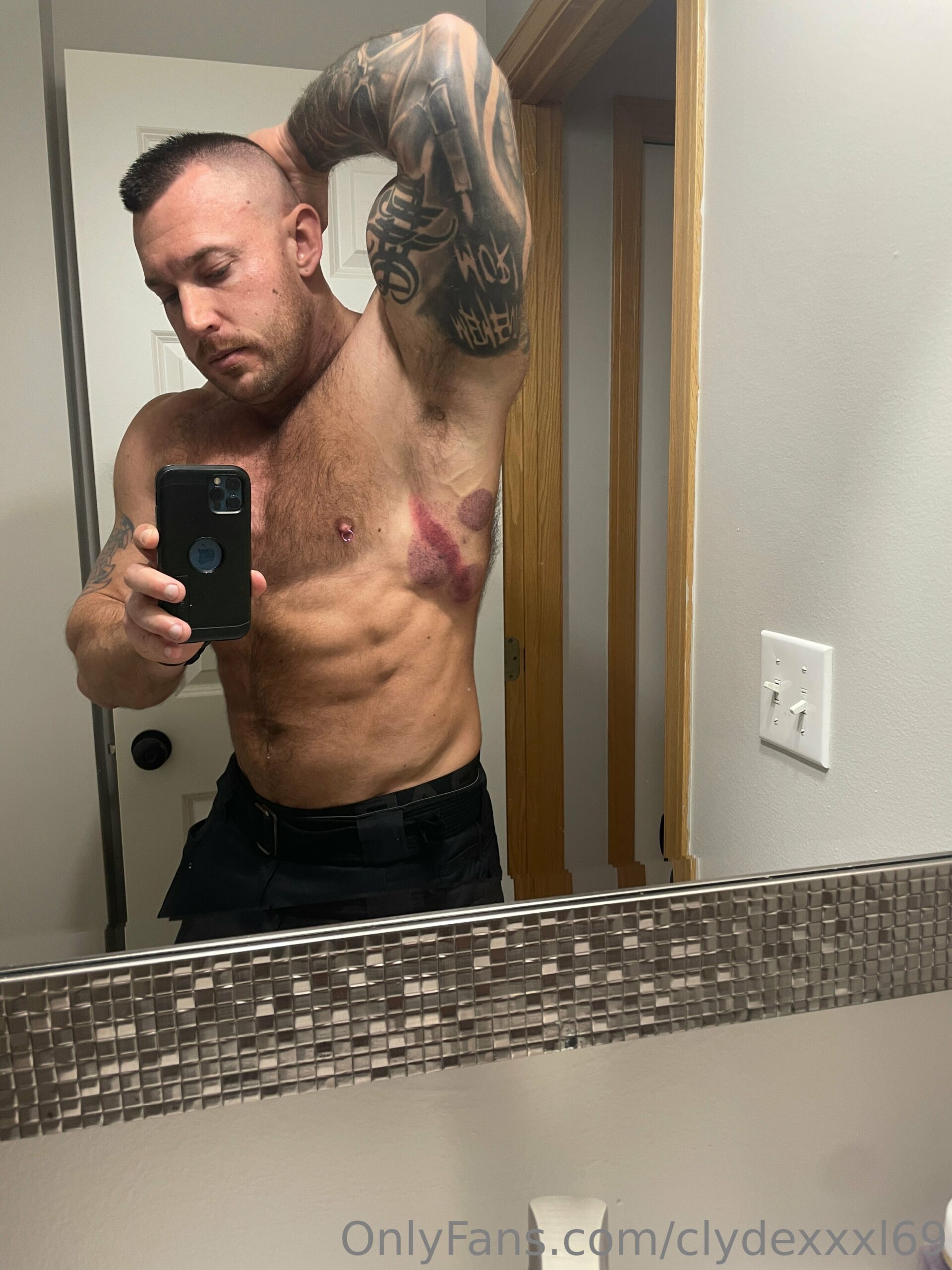 Self-assured inked clydexxxl69 cock Exclusive full vid